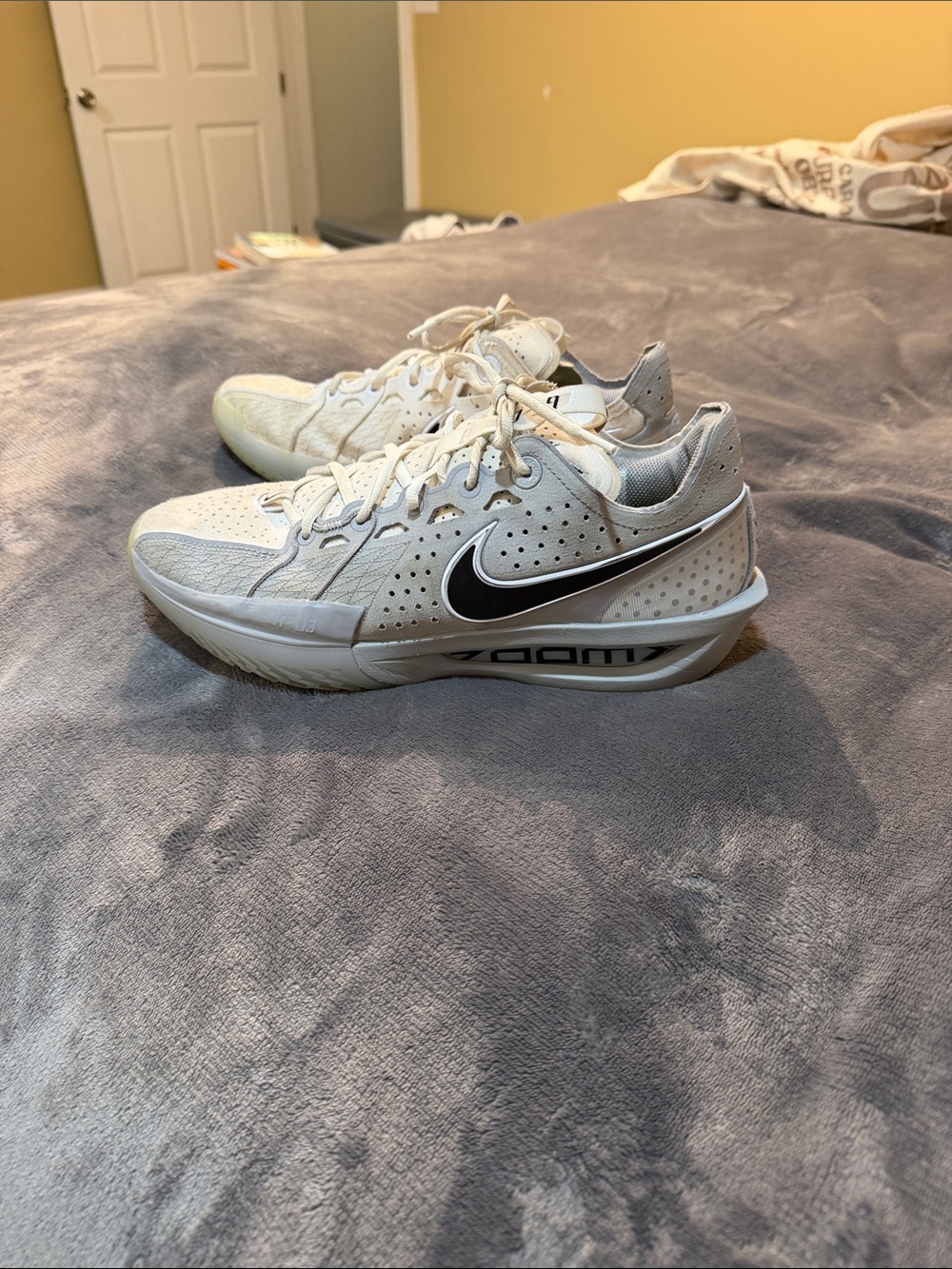 Green stain on right shoe-Nike Men’s White Athletic Zoom Shoes with Black Swoosh